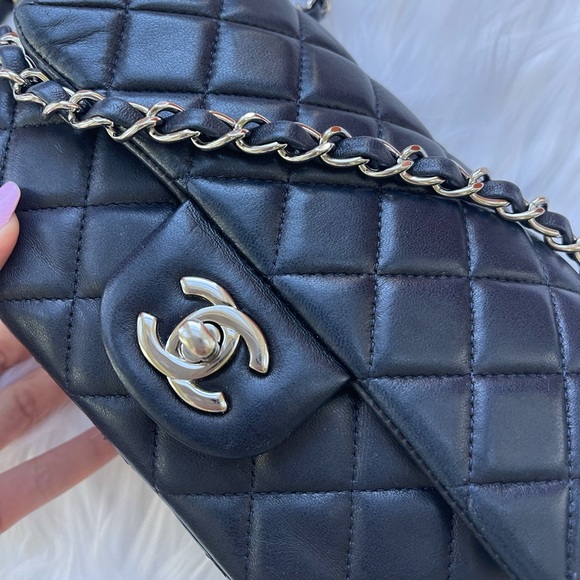 Chanel flap bag, very hard to find size! - Picture 11 of 17